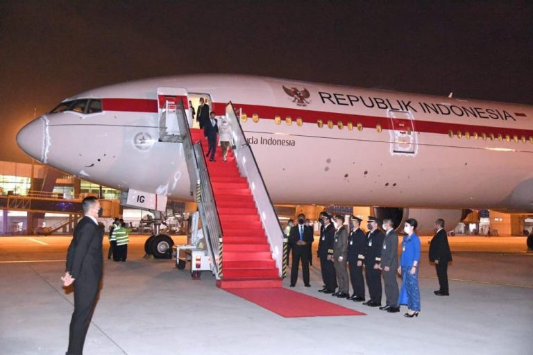 Jokowi returns from Korea