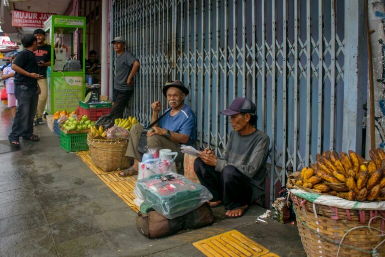free-photo-of-vibrant-street-market-scene-in-west-java-indonesia